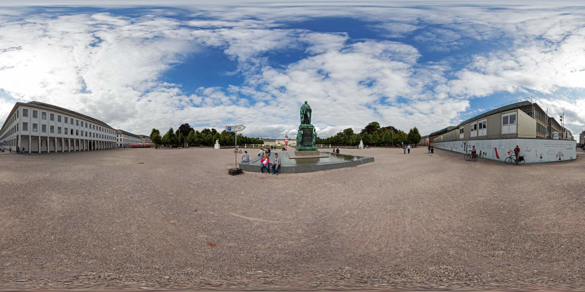 Panorama-Karlsruhe-Schlossplatz-Carl-Friedrich-Statue
